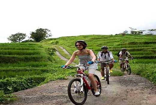 Ikutin Julia Roberts, Kapan Lagi Gowes Sepeda di Bali - GenPI.co