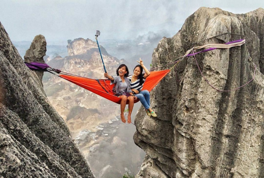 Tidur Menggantung? Coba Saja Hammock di Gunung Masigit - GenPI.co