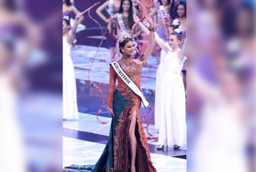 Miss Universe 2018 Bangga Pakai Kebaya Indonesia - GenPI.co