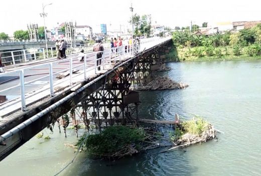 Jembatan Besi tertua di Dunia Ternyata ada di Kediri - GenPI.co