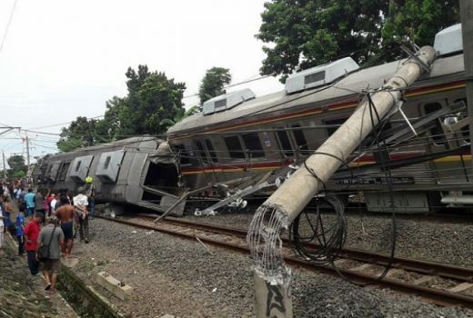 Proses Evakuasi Selesai Dini Hari, KRL Jakarta Bogor Pagi Ini Gunakan Satu Jalur - GenPI.co