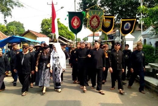 Ini yang Harus Kamu Ketahui Kirab Panji Keraton Sumedang Larang - GenPI.co