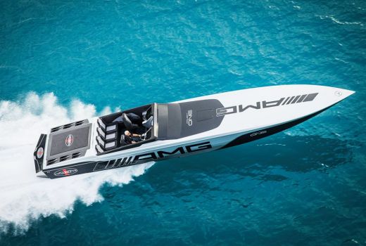 Kiat Aman Naik Speedboat Saat Traveling - GenPI.co