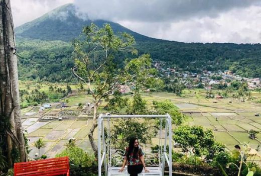 Indahnya Pemandangan Gunung Lokon, Sawah, Desa Dari Puncak Kai Santi - GenPI.co