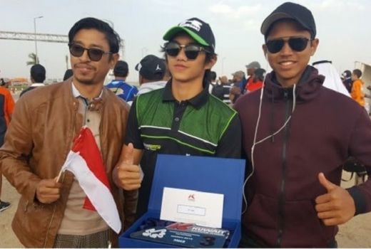 Pebalap Muda Indonesia Kibarkan Bendera Kamenangan di Ajang Motocross Kuwait 2019 - GenPI.co