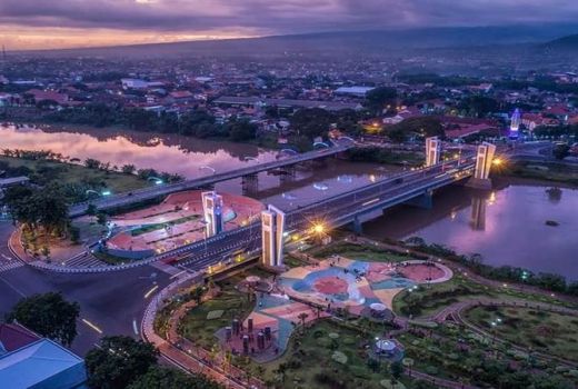 Jembatan Brawijaya jadi Ikon Baru Kediri - GenPI.co