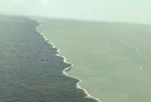 Air Laut Selat Madura Terbelah, Fenomenalkah? - GenPI.co