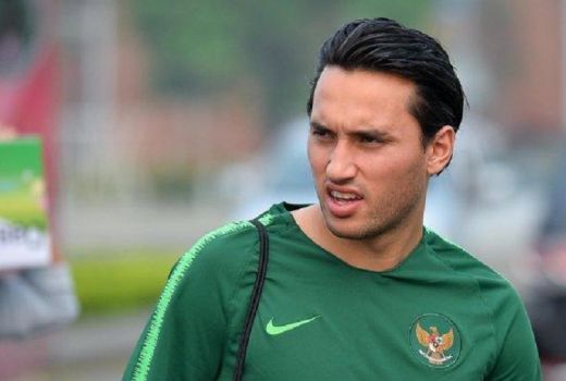 Ezra Walian Tak Bisa Bela Timnas, Intip Yuk Kehidupan Pribadinya - GenPI.co