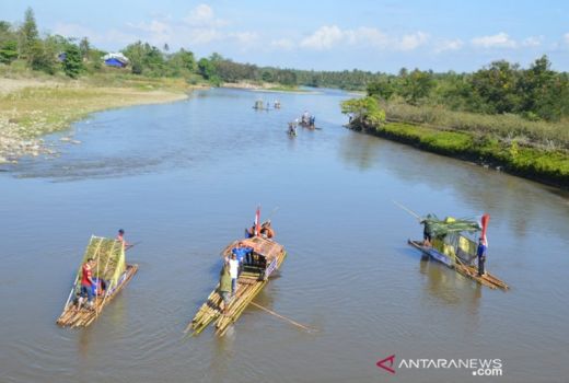Arung Jeram Rakit Sungai Bone Berhasil Memikat Wisatawan - GenPI.co
