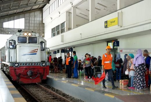 Daop Surabaya Siapkan 174 Perjalanan Mudik Kereta Api Gratis - GenPI.co