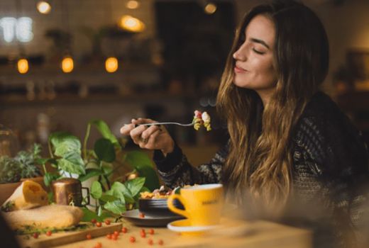 Lima Makanan Peningkat Hormon Bahagia, Apa Saja? - GenPI.co
