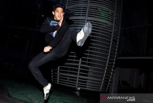 Iko Uwais Tunjukkan Jurus ‘Kembangan’ Pencak Silat Di Film Triple Threat - GenPI.co
