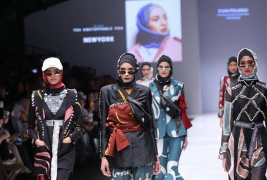 Busana Muslim Tenun Indonesia Mejeng Di New York Fashion Week 2019 - GenPI.co