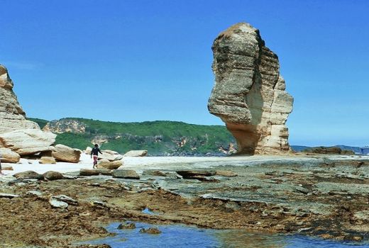 Batu Payung di Kawasan Mandalika Lombok Roboh - GenPI.co