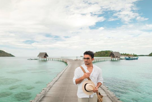 Ini Style Denny Sumargo Saat Traveling - GenPI.co
