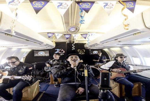 Spektakuler! Padi Reborn Konser Dalam Pesawat - GenPI.co