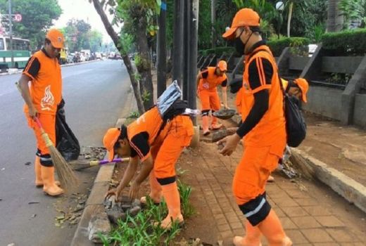 Pasukan Orange Bersihkan Spanduk dan Baliho Caleg - GenPI.co