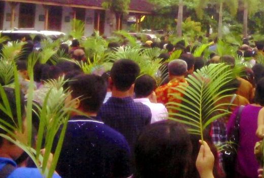 Umat Katolik di Timika Gelar Minggu Palma - GenPI.co