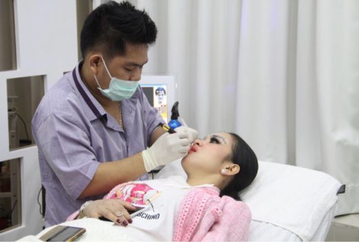 Ladies, Perhatikan Lima Saran Dokter Sebelum Sulam Alis - GenPI.co