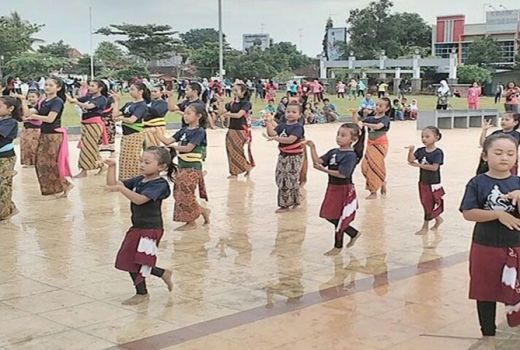 Memperingati Hari Kartini, Rembang Gelar Tari Kolosal Orek Orek - GenPI.co