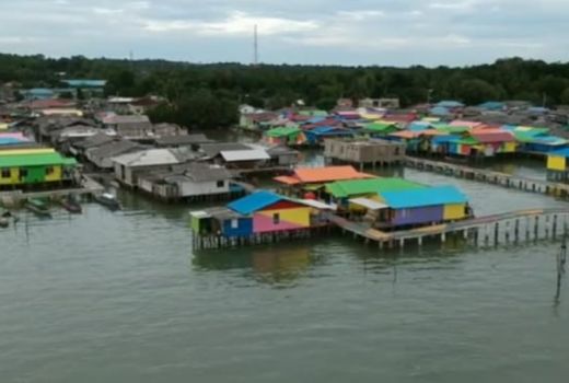Pesona Warna Pelangi di Kampung Bugis - GenPI.co