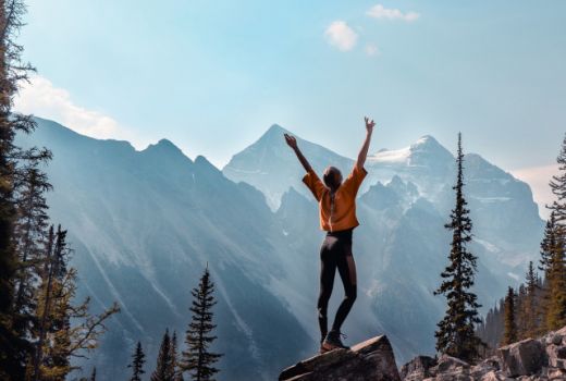 Tips Seru Mendaki Gunung Untuk Wanita - GenPI.co