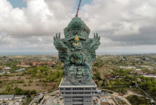 350 Wisatawan Meditasi di GWK - GenPI.co
