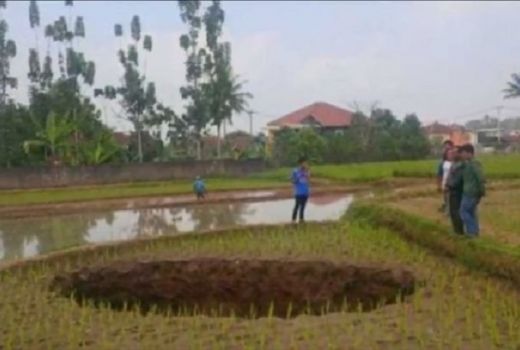 Lubang Besar di Sukabumi, Ternyata... - GenPI.co