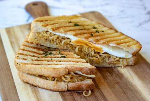 Roti Isi Mi Goreng, Double Carbo Tapi Enak! - GenPI.co