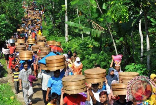 Tradisi Nyadran Identik Dengan Tenong, Apa Itu? - GenPI.co