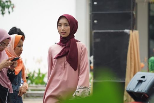 Tren Busana Muslim 2019, Diajeng Lestari: Over Size! - GenPI.co