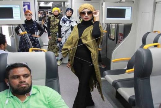 Sambut Ramadhan, Baznaz Gelar Fashion Show di Kereta Api - GenPI.co