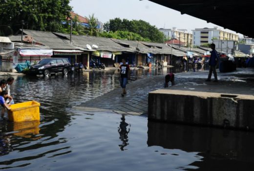 Ramadhan Tiba, Waspada Pintu Air Pasar Ikan Siaga II - GenPI.co