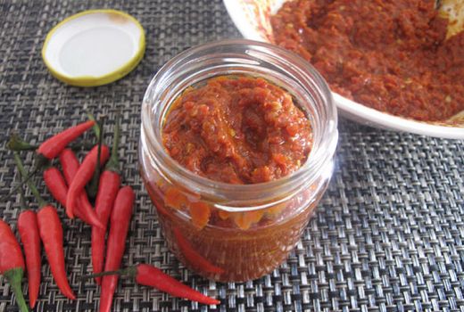 Tips Cara Simpan Sambal Buatan Rumah Agar Tahan Lama - GenPI.co