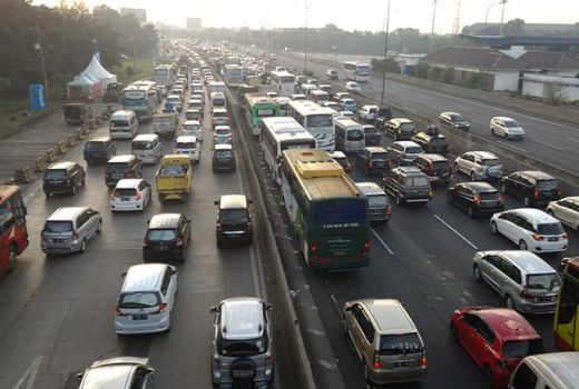 Tol Cikampek Sampai Brebes Satu Arah Saat Mudik Lebaran - GenPI.co