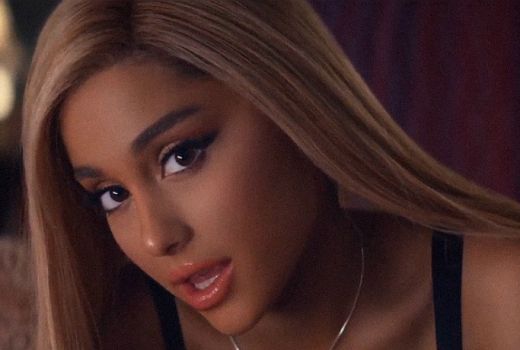 Bikin Sushi Buat Buka Puasa, Makanan Kegemaran Ariana Grande - GenPI.co