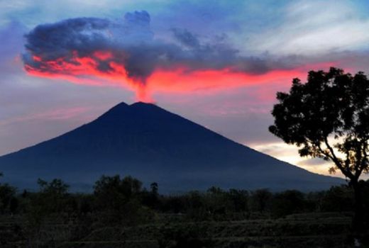 Kembali Aktif, PVMBG Imbau Jauhi Kawasan Kawah Gunung Agung - GenPI.co