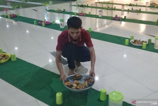 Masjid Burj Al Bakrie Terapkan Buka Puasa Tanpa Plastik - GenPI.co