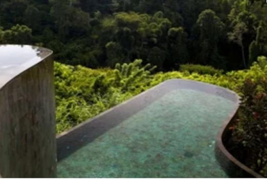 Foto di Bali Dikecam Netizen, 2 Selebgram Amerika Membela Diri - GenPI.co