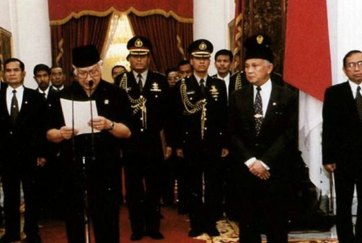 Hari Ini 21 Tahun Lalu, Presiden HM Soeharto Lengser - GenPI.co