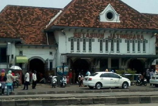 Penumpang KA dari Gambir-Jakarta Dialihkan ke Jatinegara - GenPI.co