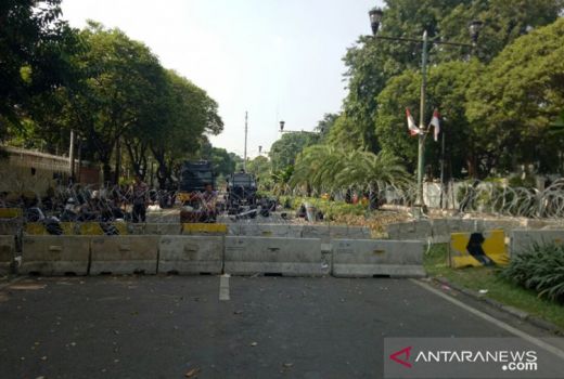 Hari Ini, Jalan Depan KPU - Bawaslu - MK - DPR/MPR Masih Ditutup - GenPI.co