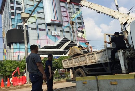 Blokade Beton di Depan Gedung Bawaslu Mulai Dibuka - GenPI.co