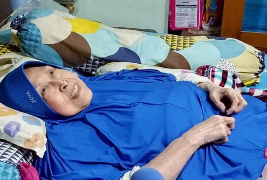 Mak Nyak Si Doel, Aminah Cendrakasih Tetap Berpuasa Meski Sakit - GenPI.co