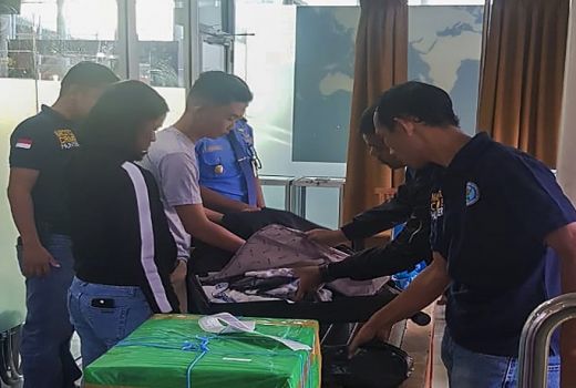 BNN Riau Tes Urine Pilot dan Pramugari di Bandara Pekanbaru - GenPI.co