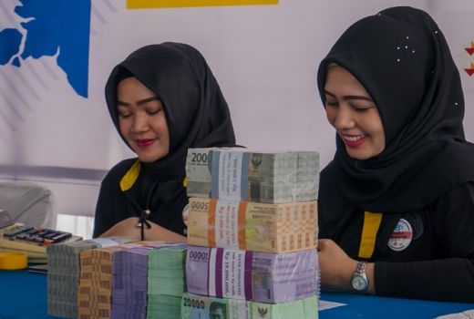 Penukaran Uang di Kantor Gubernur Riau Capai Rp10 Miliar - GenPI.co