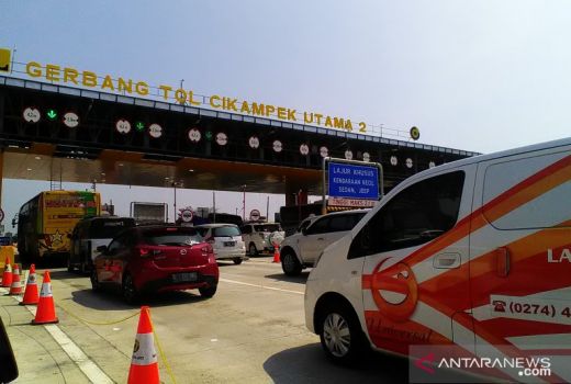 Hari ini Tol Cikampek Mulai Berlakukan Sistem One Way - GenPI.co