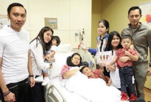 Ani Yudhoyono Masih di ICU, Seluruh Keluarga Kumpul di Singapura - GenPI.co