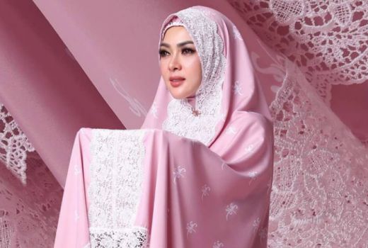 Kelar Soal Harga dan Pajak, Kini Mukena Syahrini Dituding Njiplak - GenPI.co