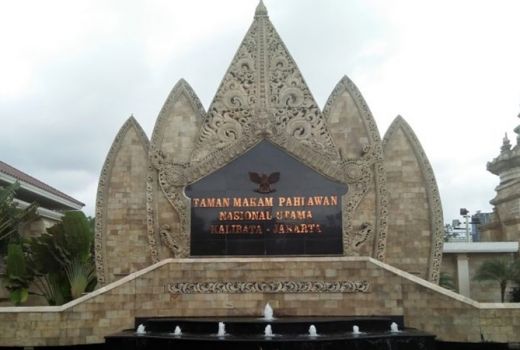Makam Bu Ani Yudhoyono Dekat Pusara Ainun Habibie - GenPI.co